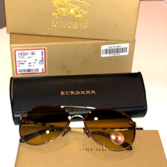 ** BRAND NEW** Burberry Sunglasses - Picture 4 of 8